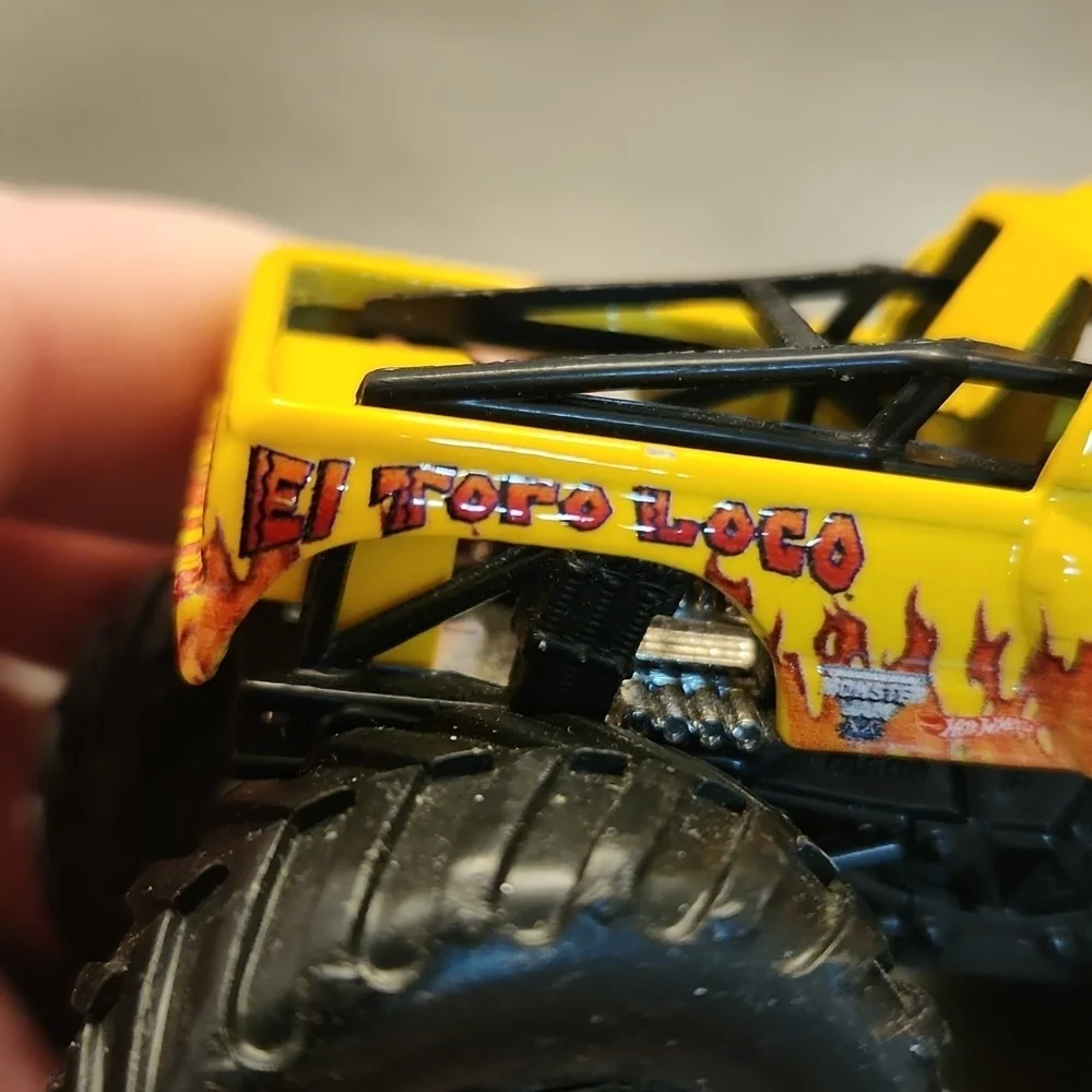 Hotwheels Mattel monster truck El Toro Loco note missing horns 4x4